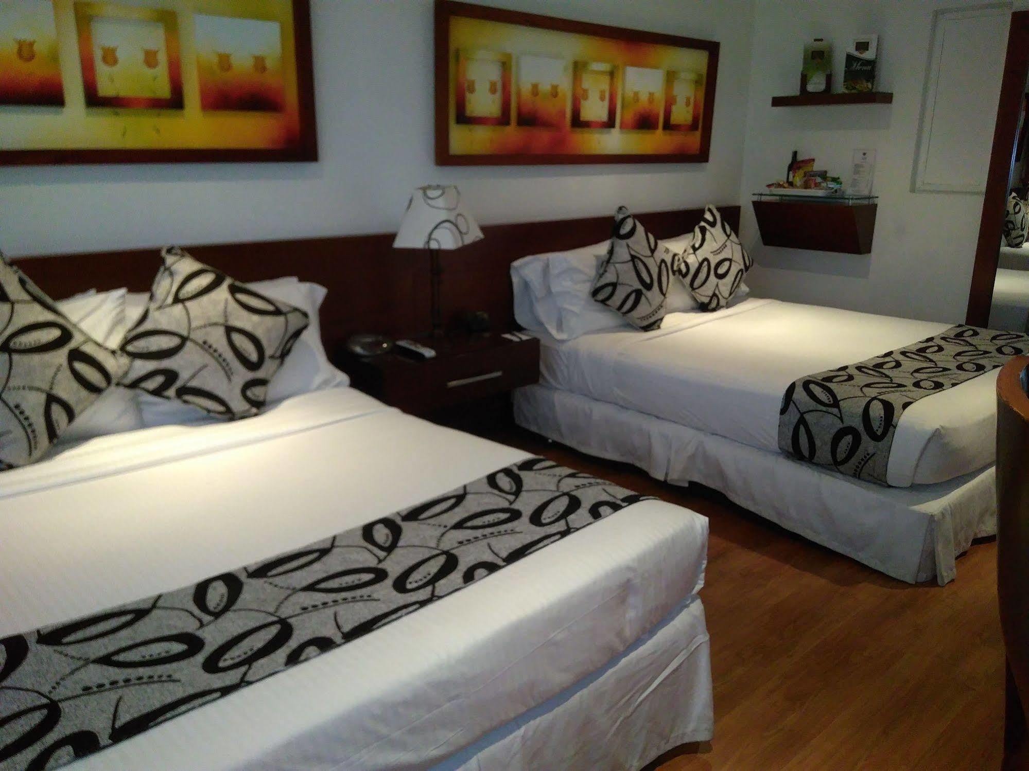 Hotel Marbella Chico Bogotá Esterno foto